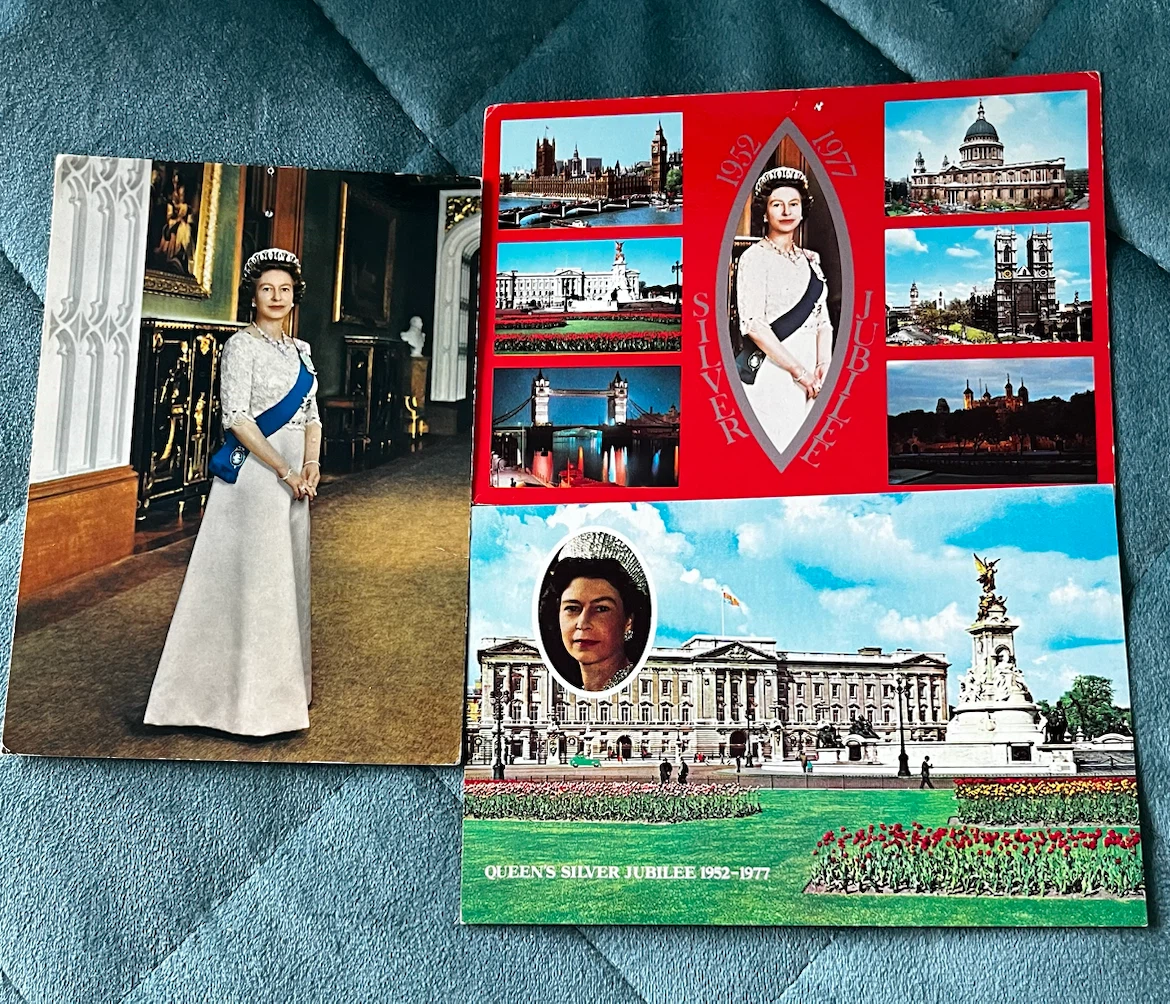 Queen Elizabeth II Silver Jubilee Postcards 1977 - photo 2