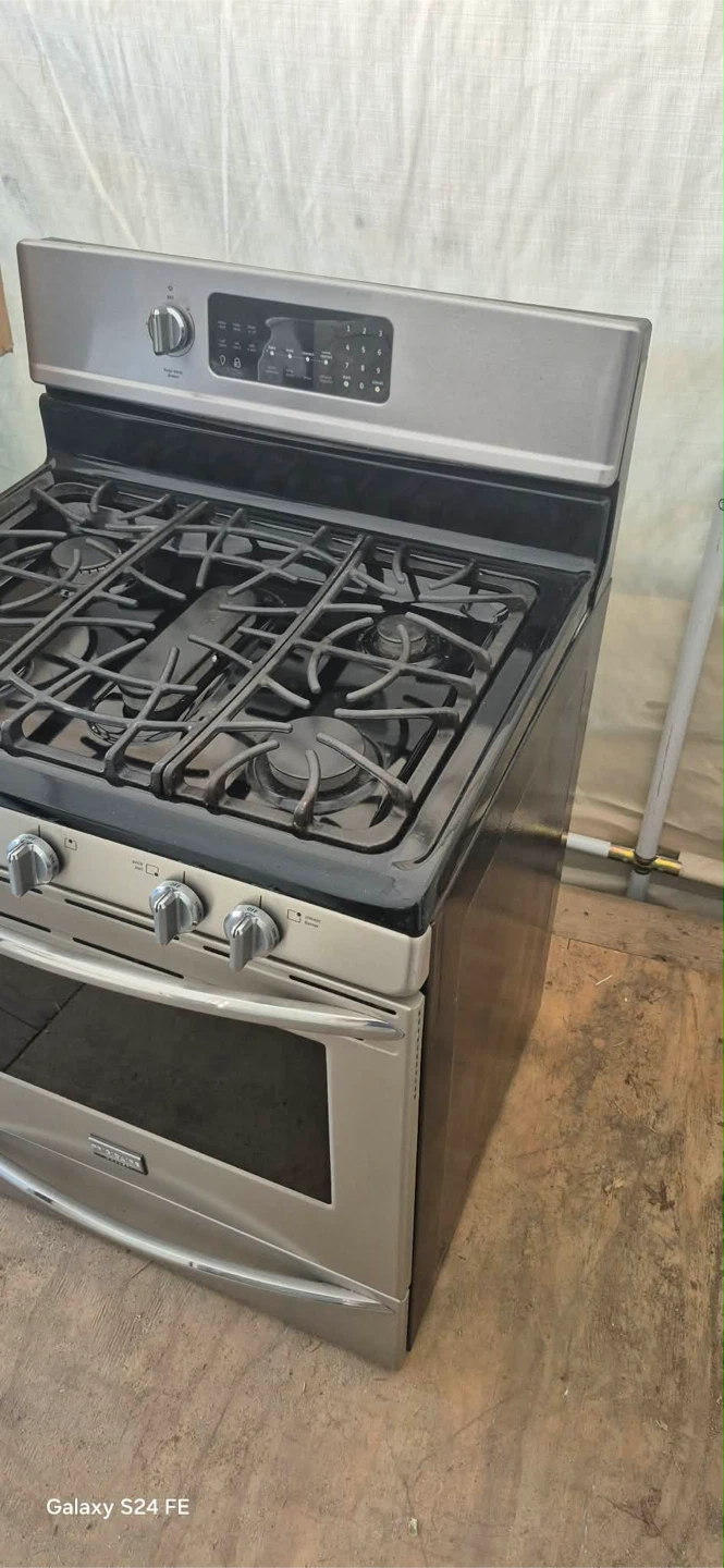 Frigidaire Gas Range - photo 5
