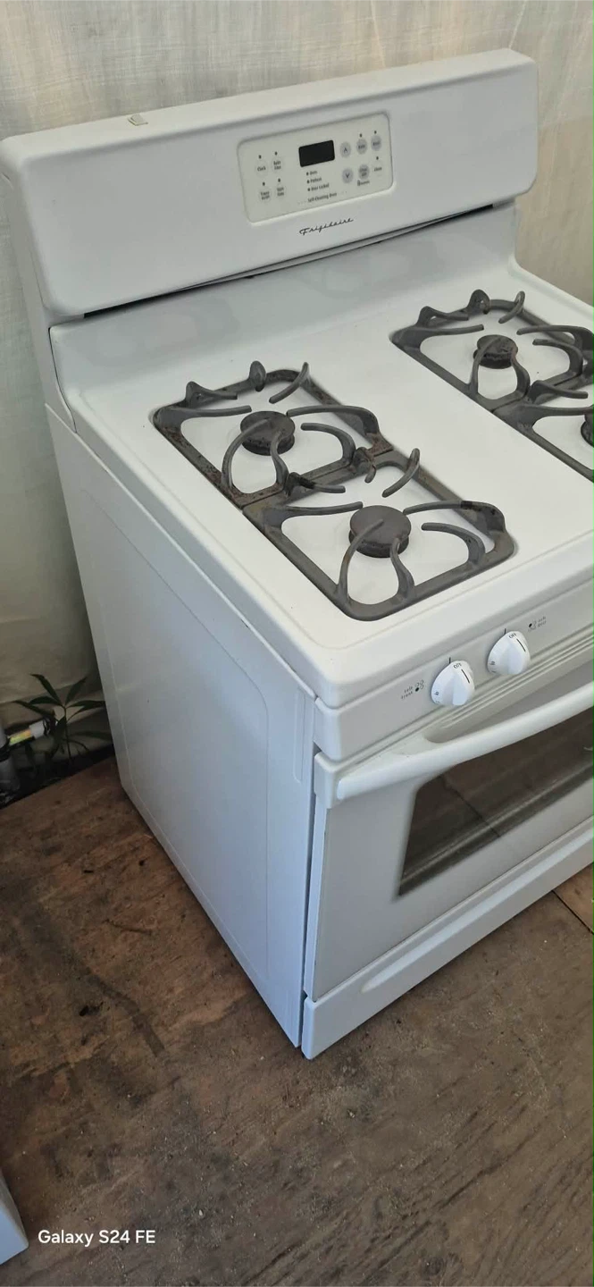 Frigidaire White Gas Range Stove with Oven - photo 5