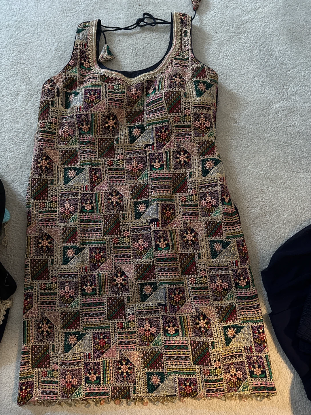 Embroidered sleeveless tunic with dupatta