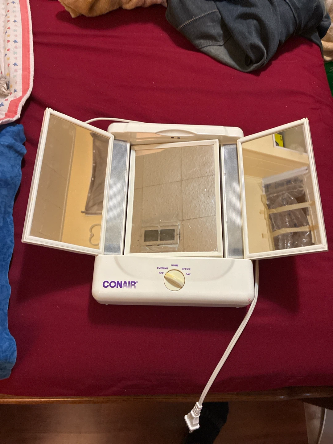 Conair Lighted Vanity Mirror - photo 2