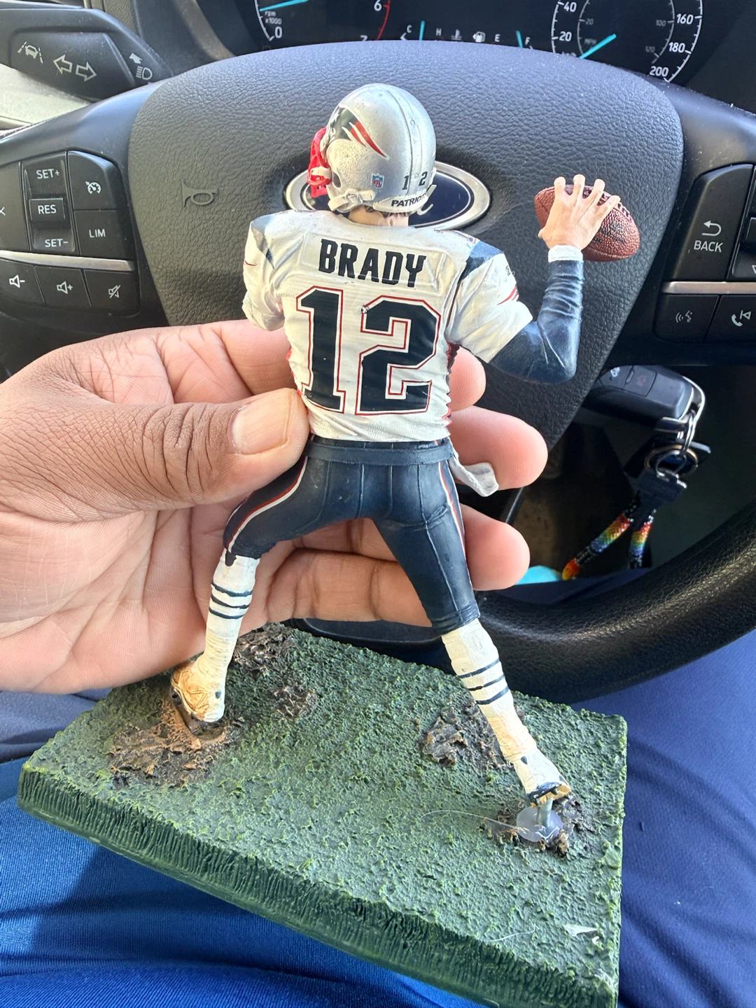 TOM BRADY’s NEW ENGLAND PATRIOTS COLLECTOR’S PACKAGE