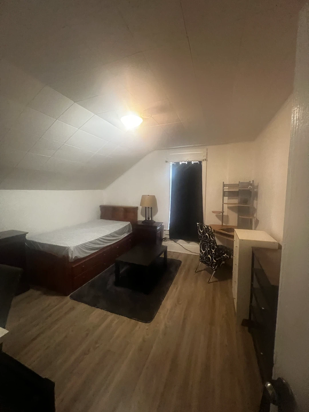 MALES ONLY Downtown All Inclusive WiFi Furnished Room