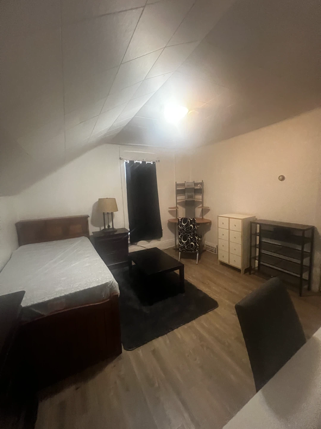 MALES ONLY Downtown All Inclusive WiFi Furnished Room - photo 2