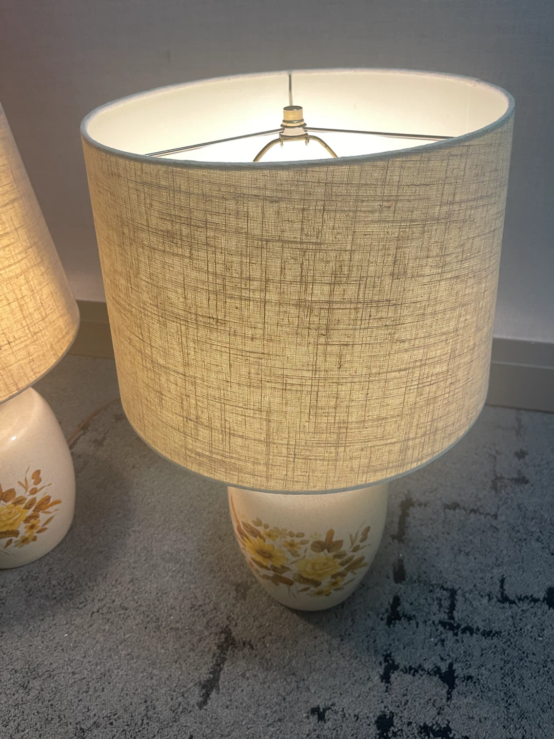 Pair of Vintage Ceramic Table Lamps with Floral Design - photo 3
