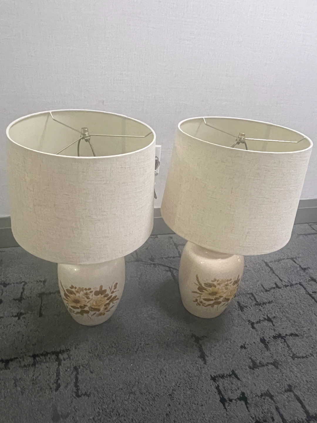 Pair of Vintage Ceramic Table Lamps with Floral Design - photo 4