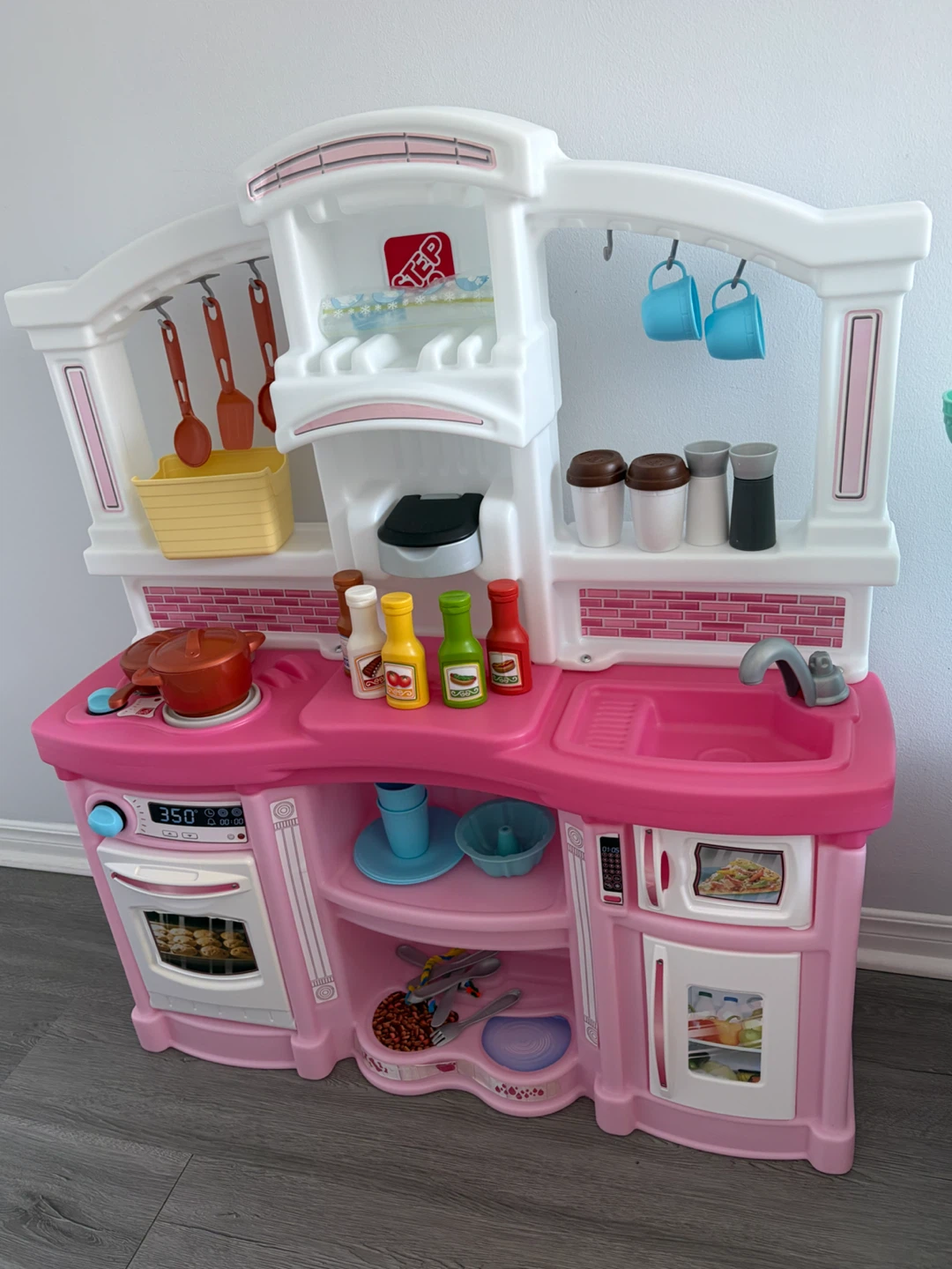 Toy kitchen