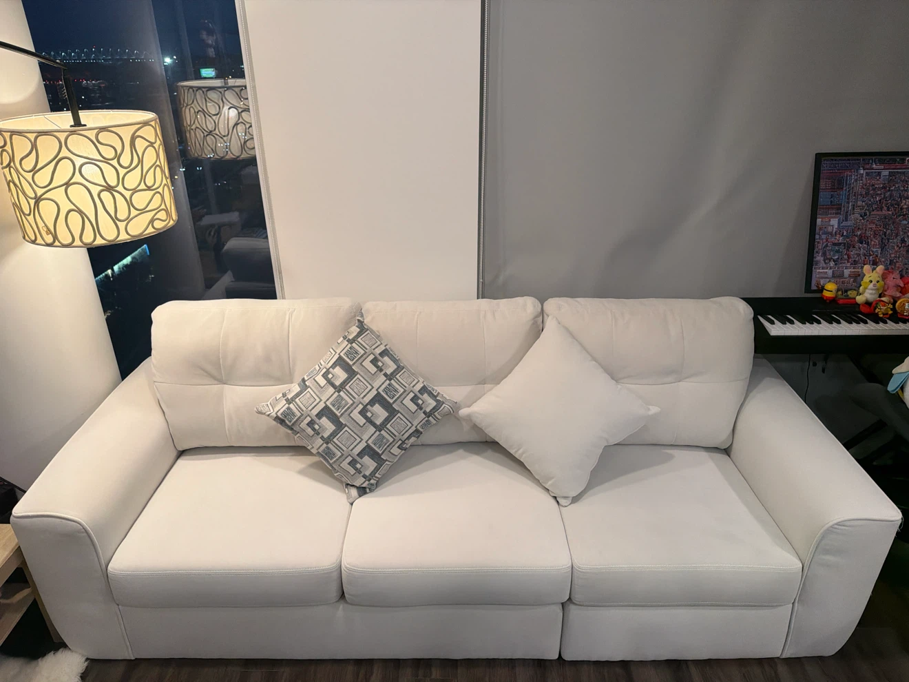 White 3-Seater Firm Sofa with 2 Decorative Pillows - photo 2