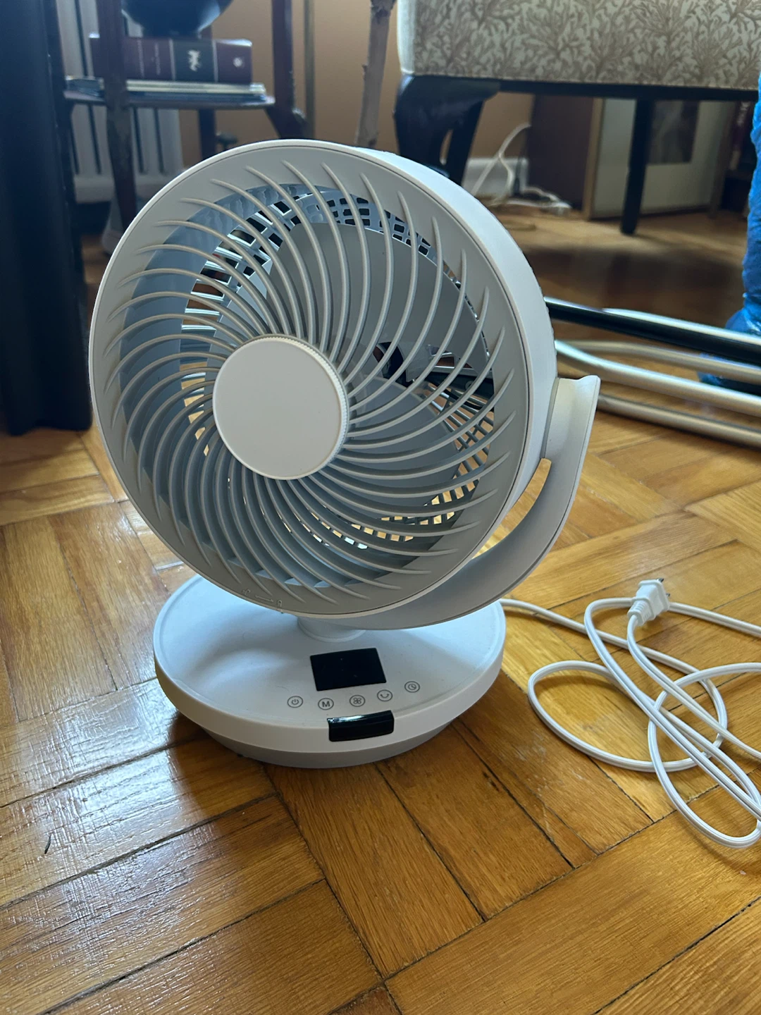 White Desk Fan with 4 Speeds and 4 Modes