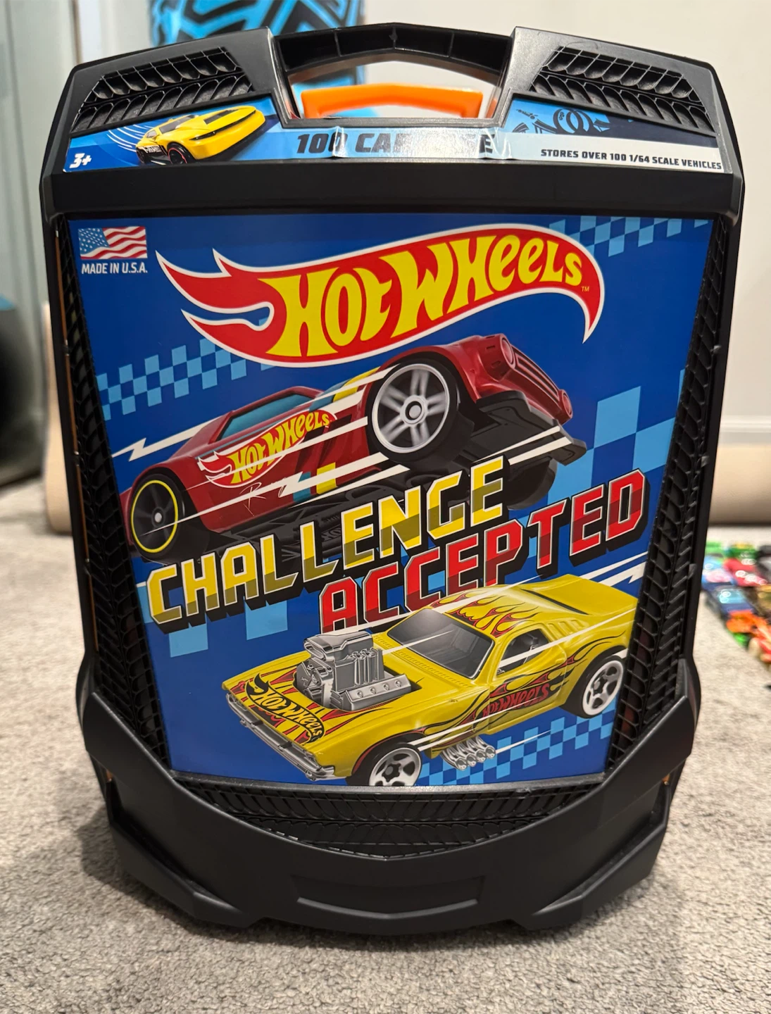 Hot Wheels 112 + Car Case