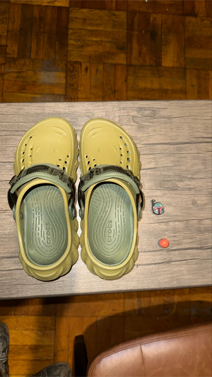 Crocs men’s echo clogs (size 6)