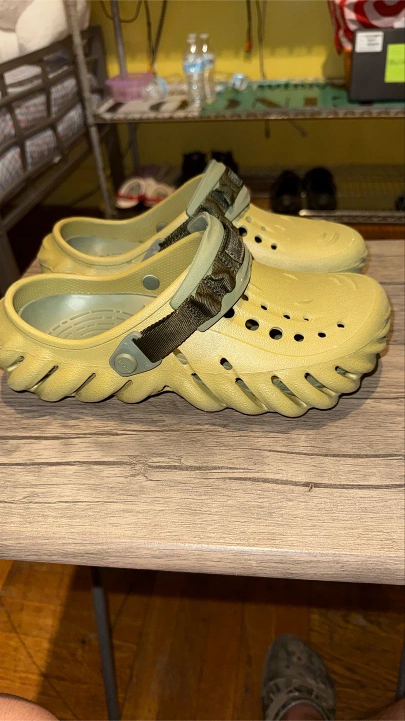 Crocs men’s echo clogs (size 6) - photo 2