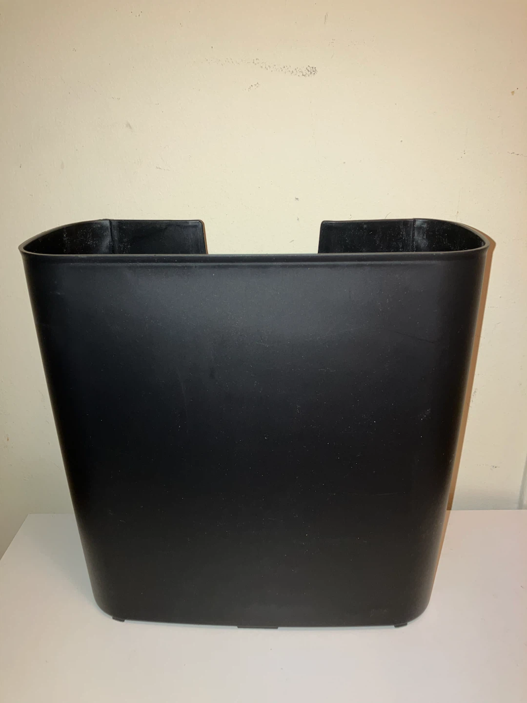 Black Plastic Wastebasket-29.5x12x28 cm