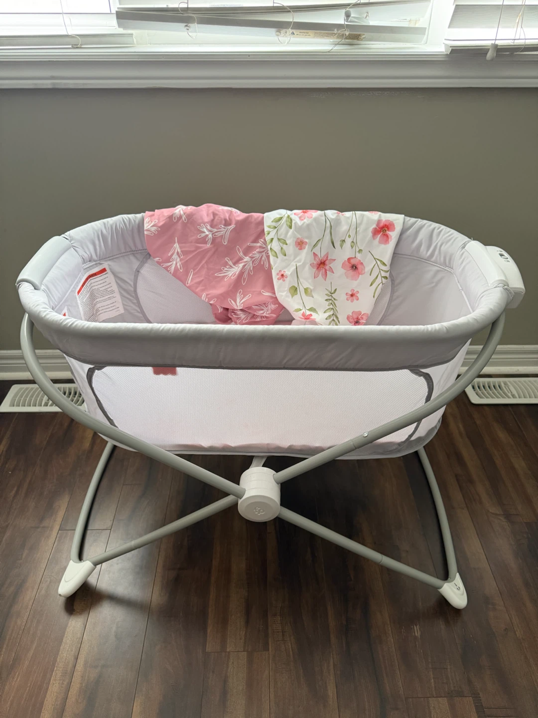 Fisher-Price Soothing View Vibe Bassinet + 3 Sheets