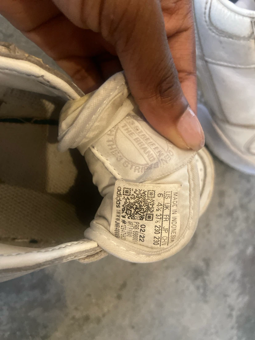Adidas White Sneakers Size 6 - photo 3