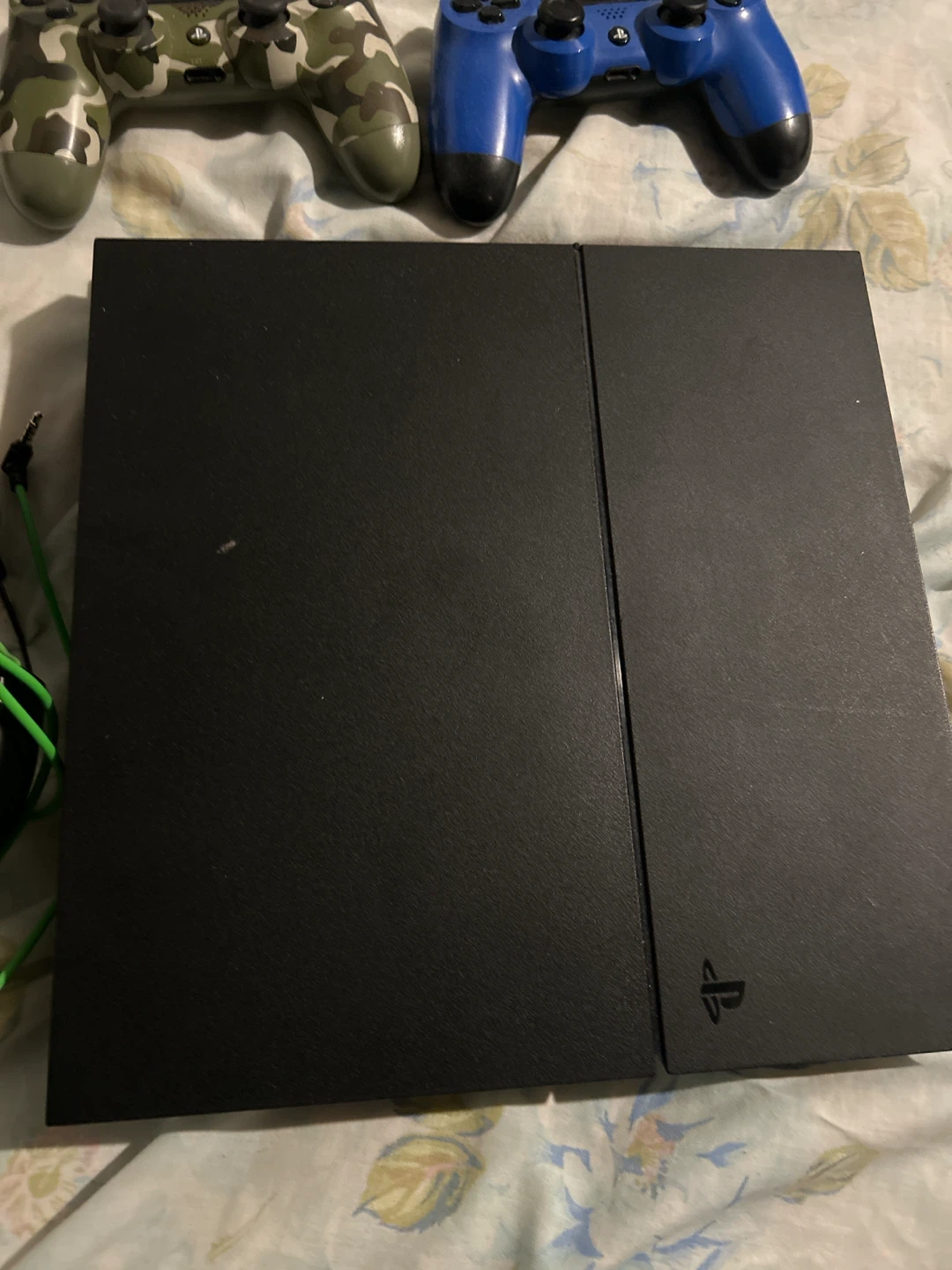 PS4 with 2 controllers and a headset - photo 4