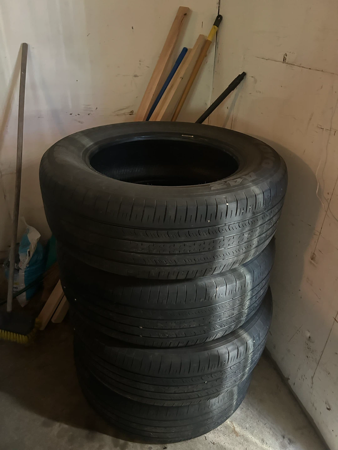 Set of 4 Tires Toyota highlander four season