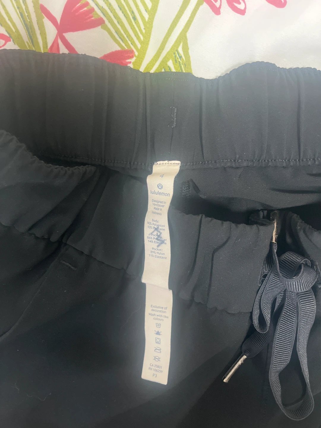 Lululemon Black Pants Size 4 - photo 2