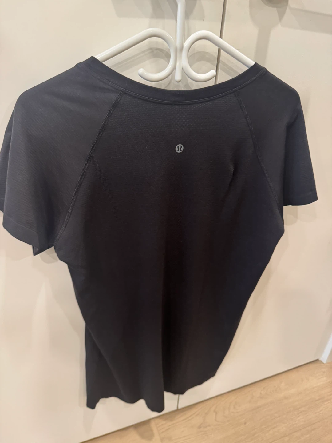 Lululemon Black Short Sleeve Athletic T-Shirt - photo 2
