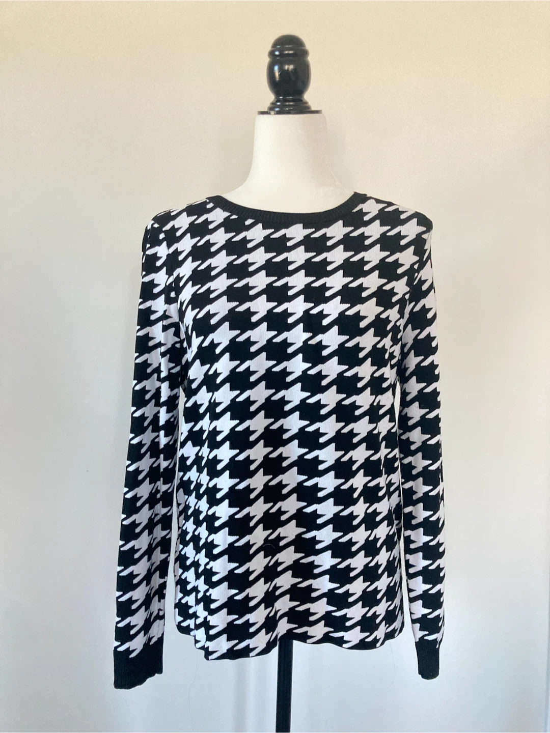M - New w/o tag, Houndstooth Long Sleeve Sweater