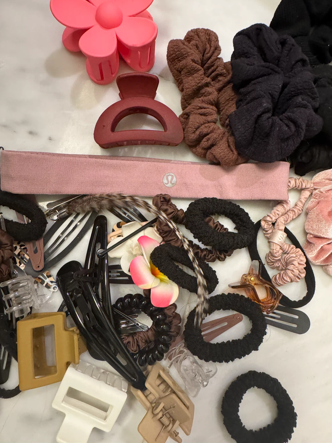 Assorted Hair Accessories & Makeup - photo 2
