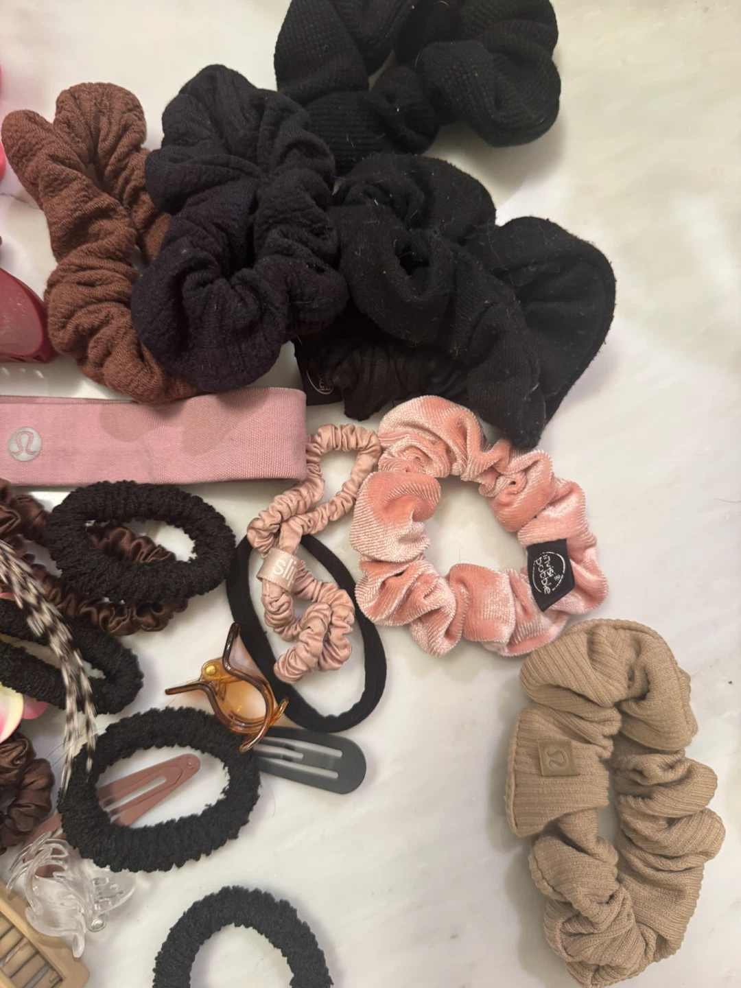 Assorted Hair Accessories & Makeup - photo 3