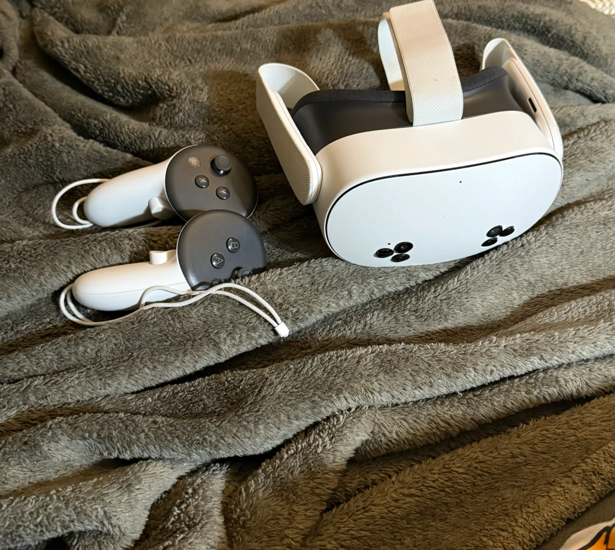Oculus Quest 3s VR Headset with Controllers