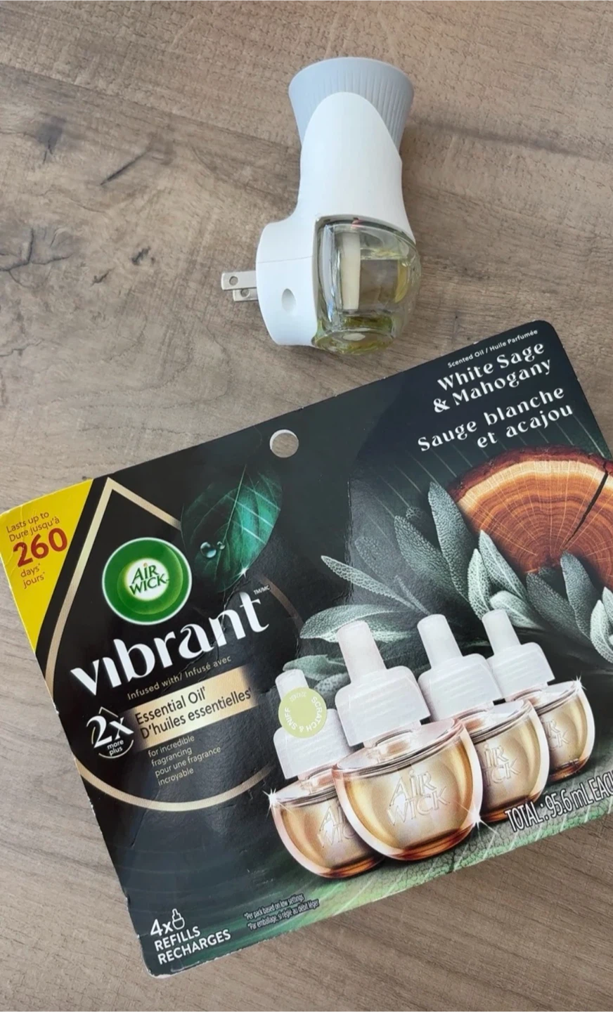 Air Wick plug-in & 3 Scented Oil Refills