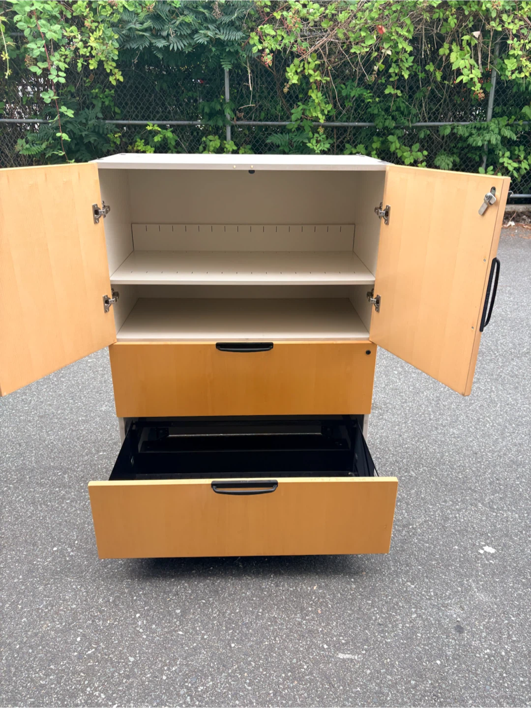 Delivery available- Wardrobe or cabinets - photo 2