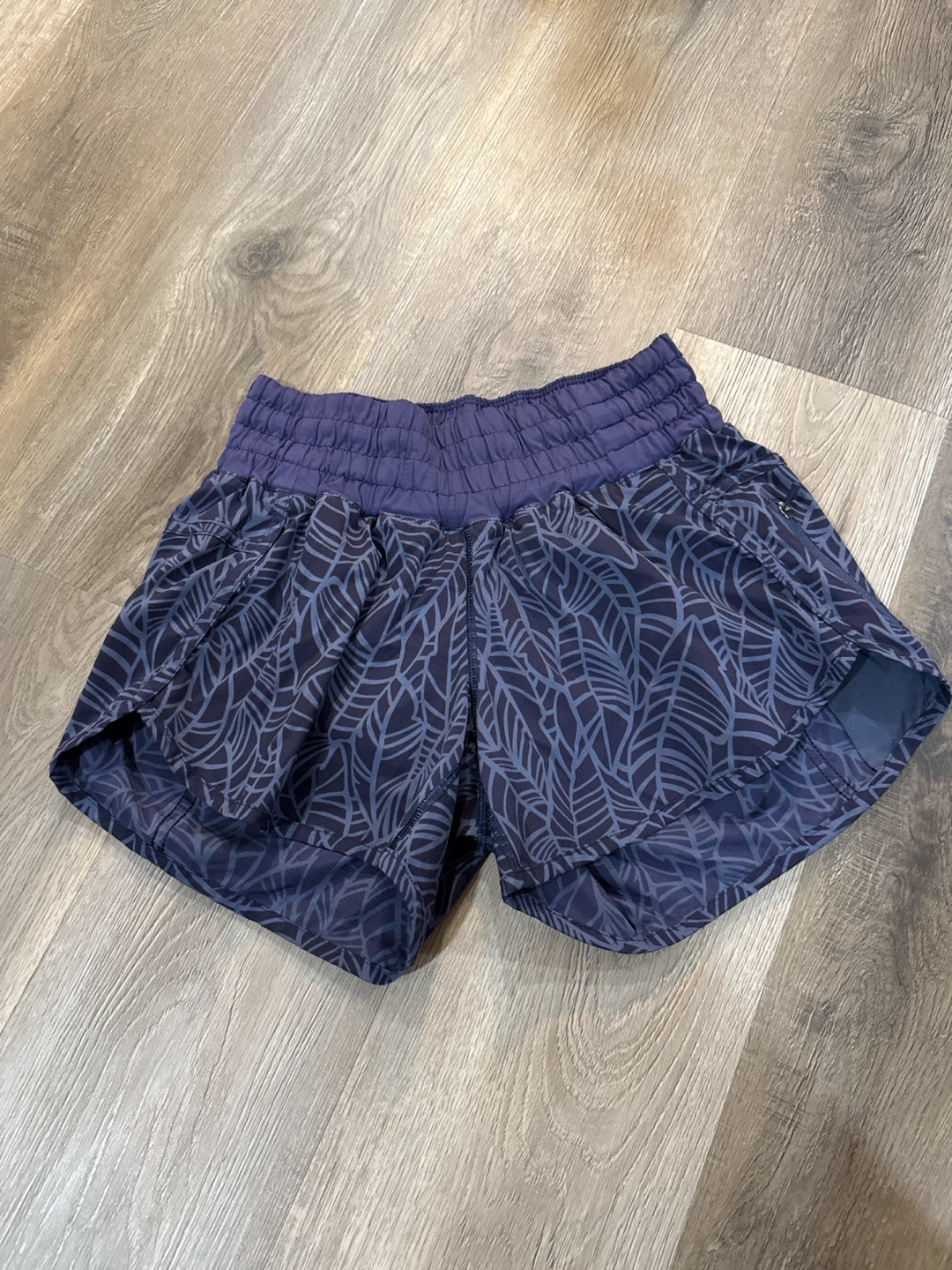 Lululemon Tracker Shorts Dark Blue Leaf Print