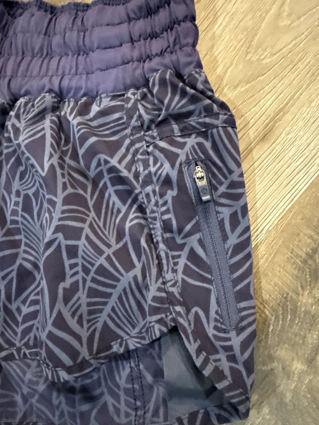 Lululemon Tracker Shorts Dark Blue Leaf Print - photo 2