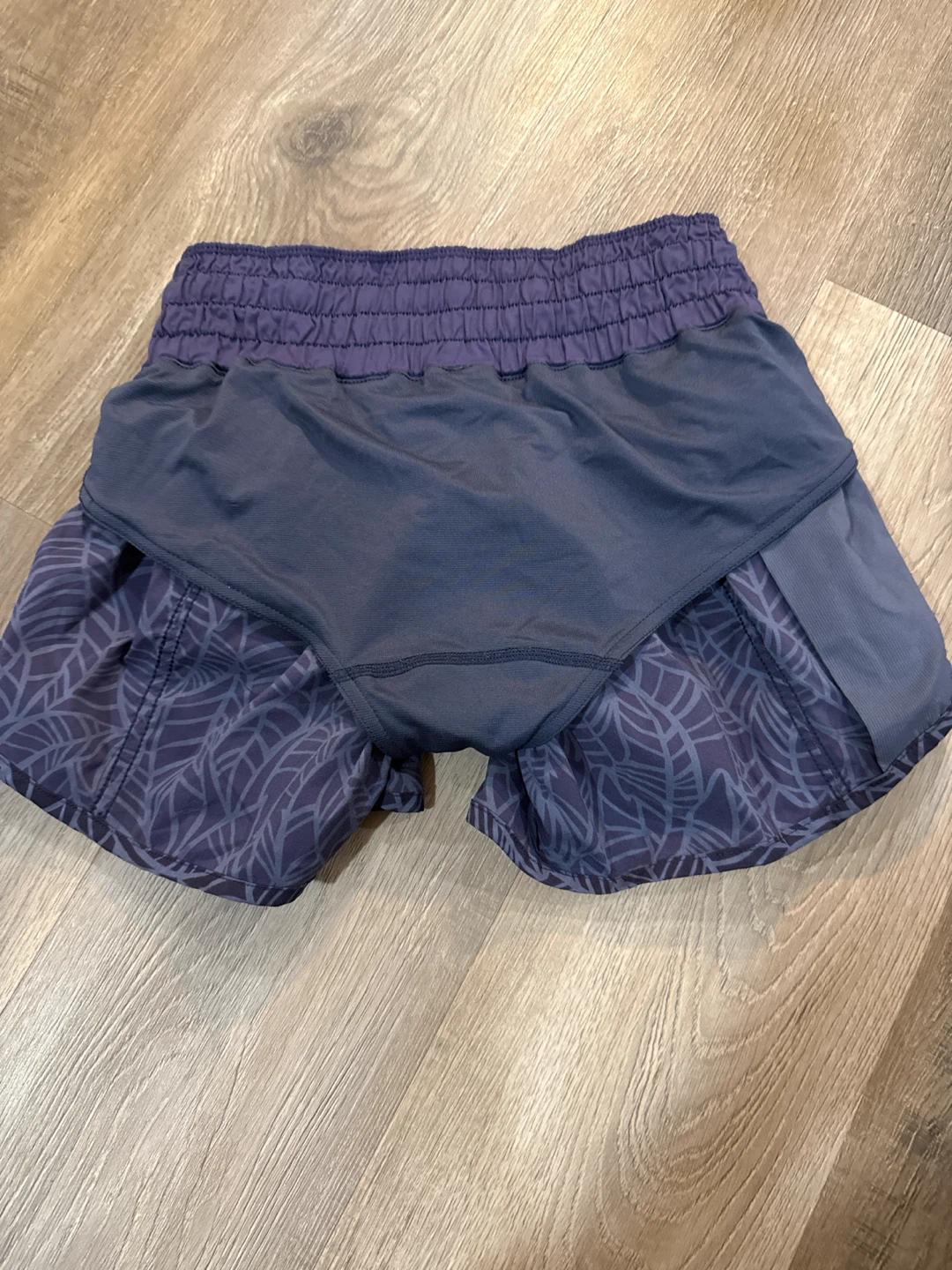 Lululemon Tracker Shorts Dark Blue Leaf Print - photo 4