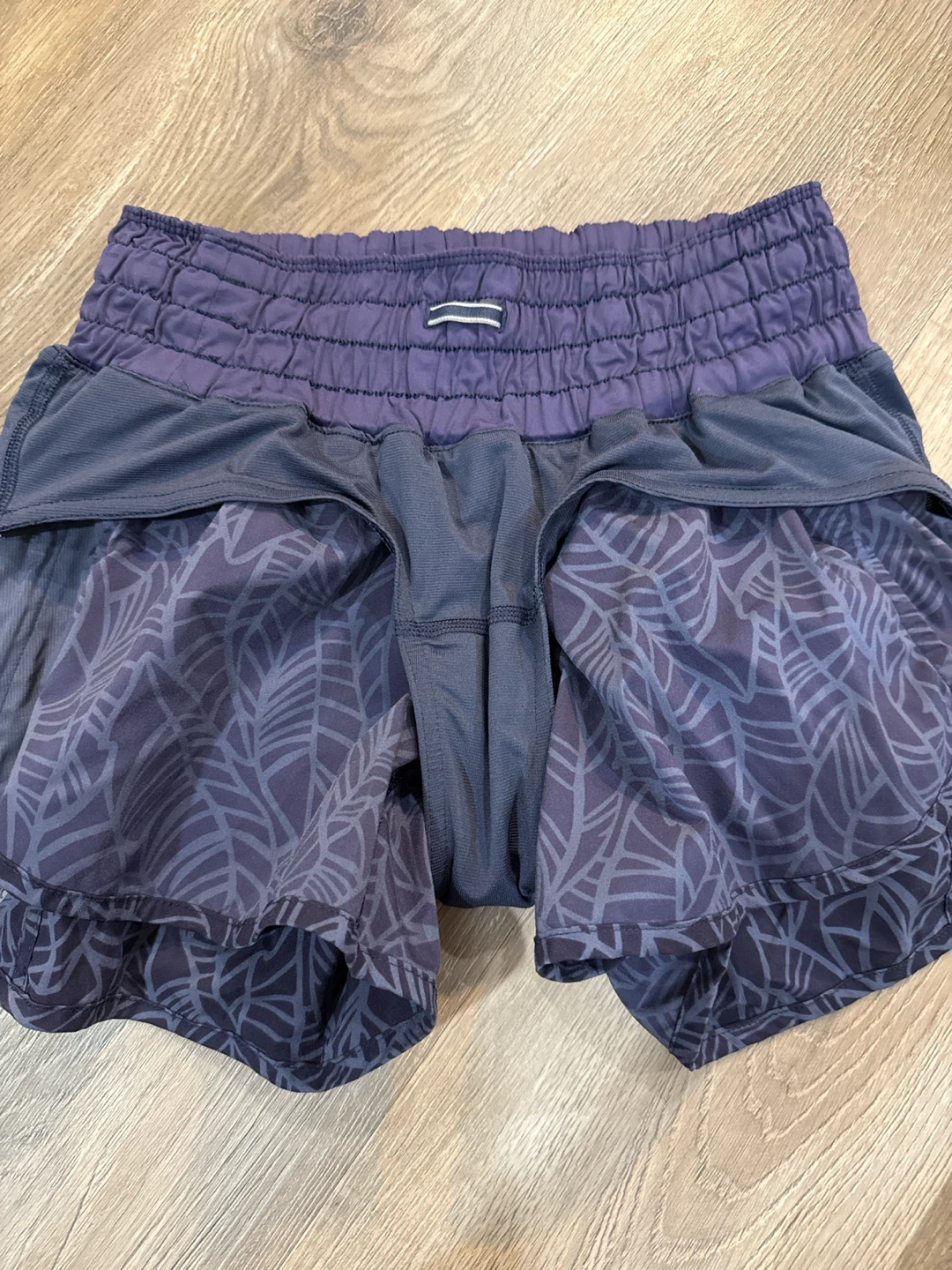 Lululemon Tracker Shorts Dark Blue Leaf Print - photo 5