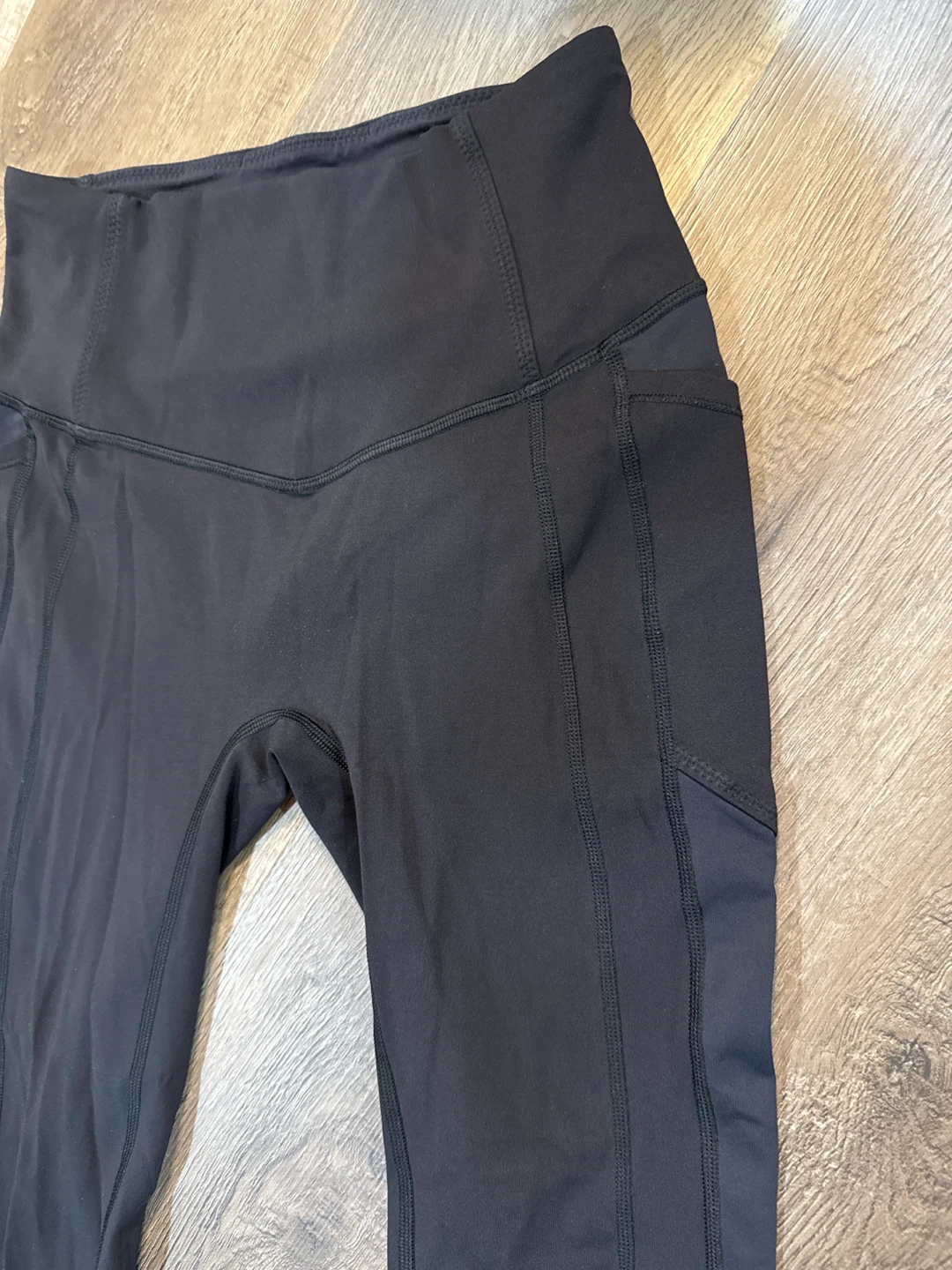 Lululemon Black Cropped Leggings with Pockets - photo 2