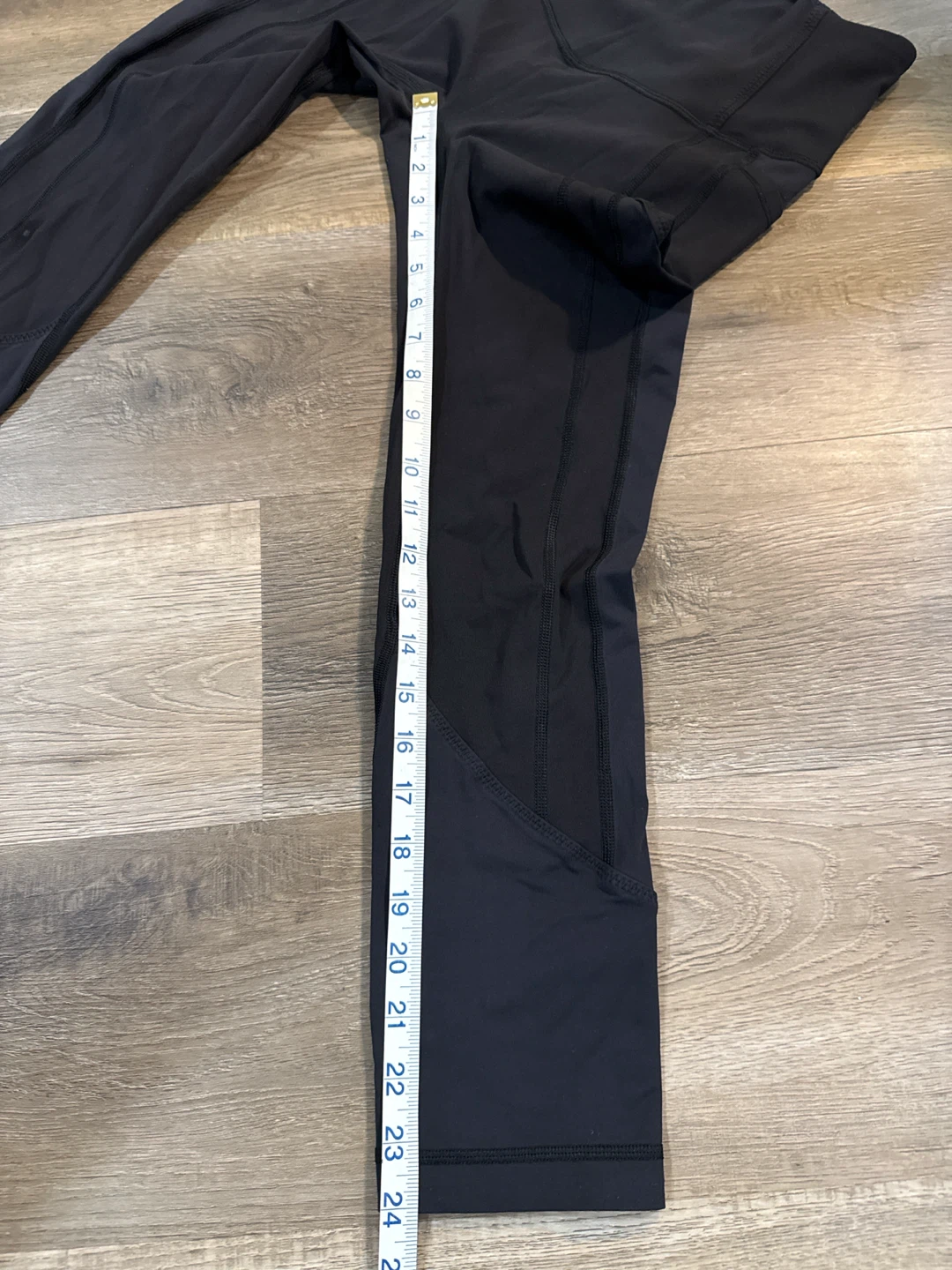 Lululemon Black Cropped Leggings with Pockets - photo 4