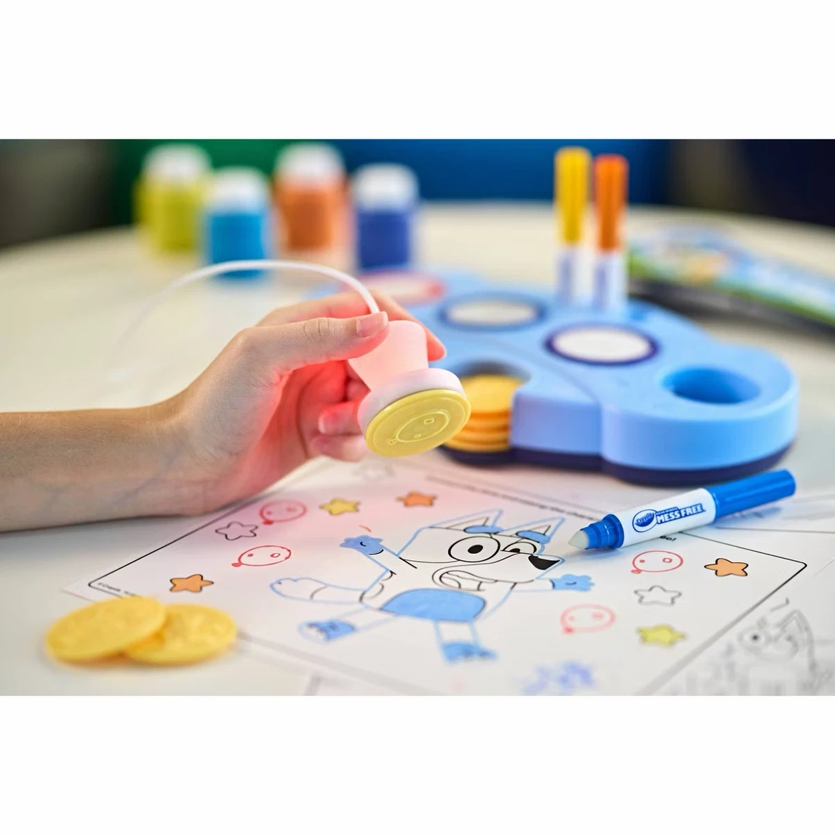 Crayola Bluey Magic Light Up Stamper Art Set Mess Free Art Kit - photo 2