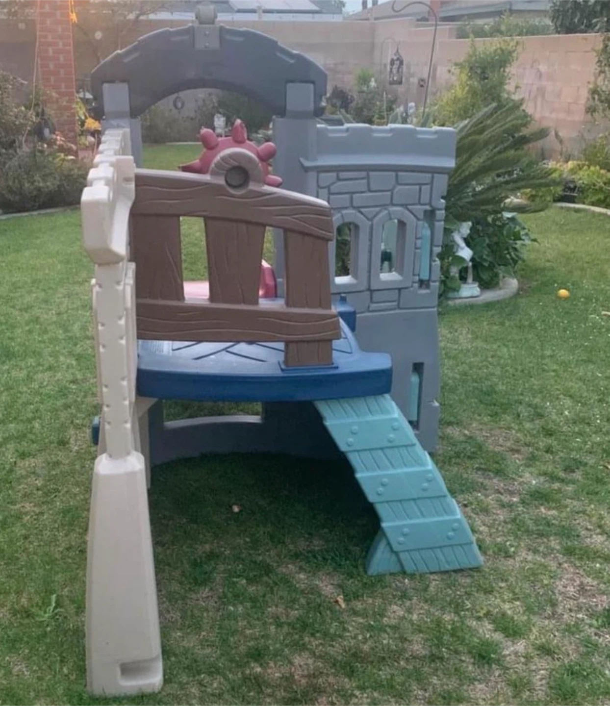 Little Tikes Castle Climber and Slide - photo 2