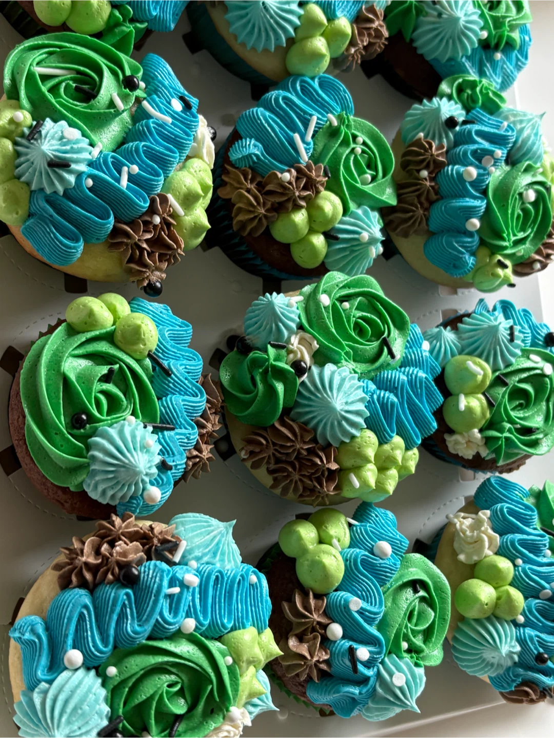 Custom Cupcakes - photo 2