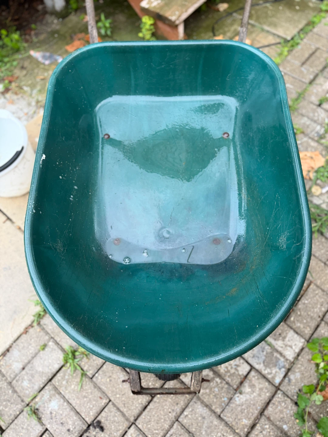 Green Garden Wheelbarrow-tier issue