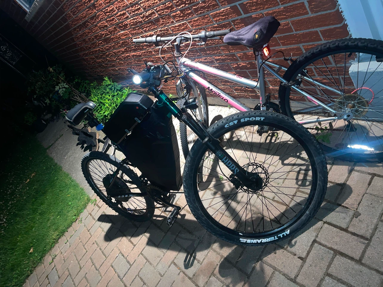 Electric Bike 47 kmh range 75 km with dual battery.