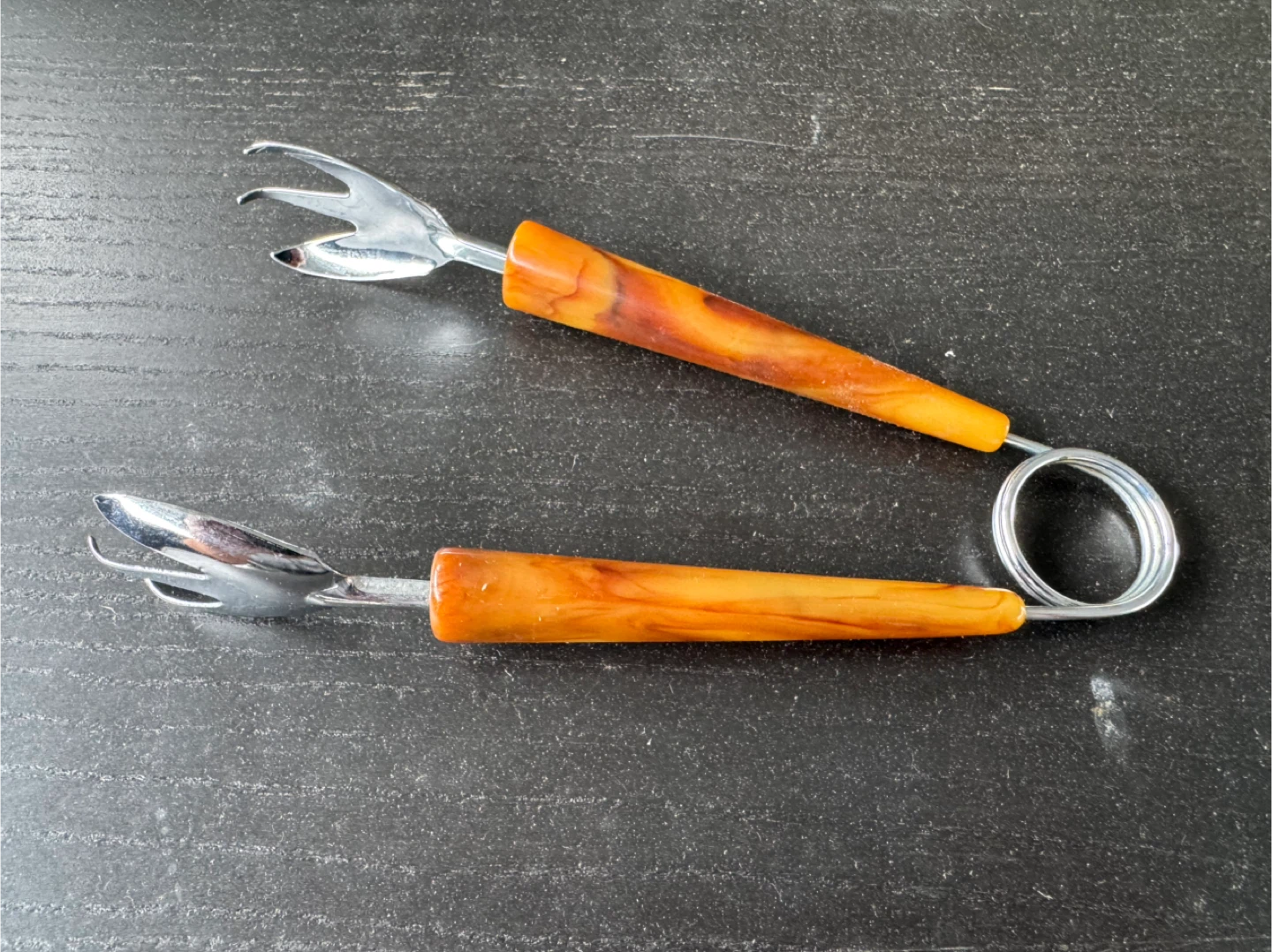 Vintage MCM Butterscotch Bakelite Ice Tongs - photo 2