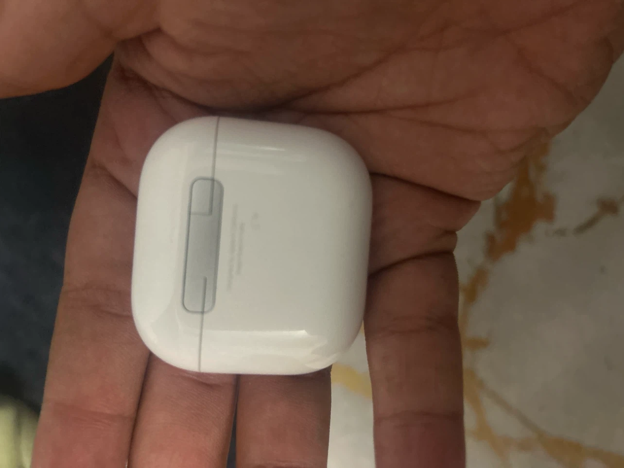 Apple AirPods Pro Charging Case - photo 2