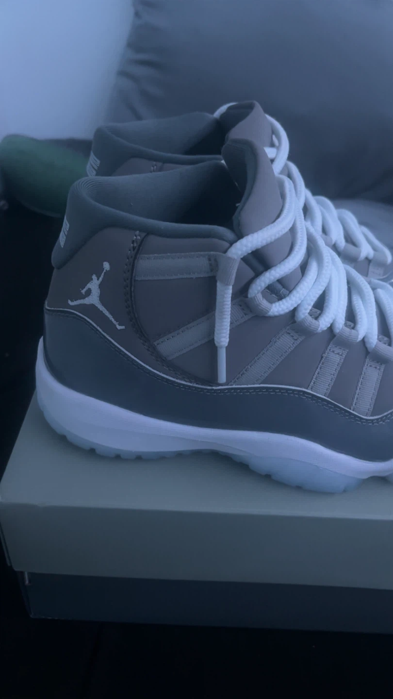 Jordan 11 “cool grey” size 10