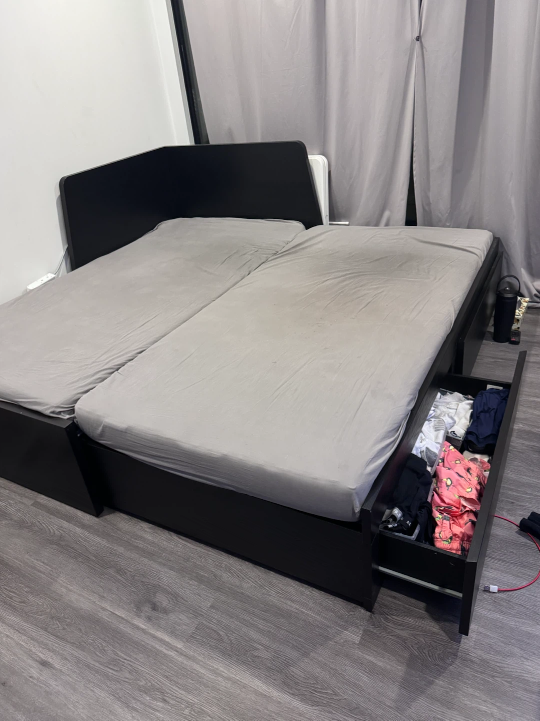 MOVING OUT SAL3!!! ikea - black double twin bed frame