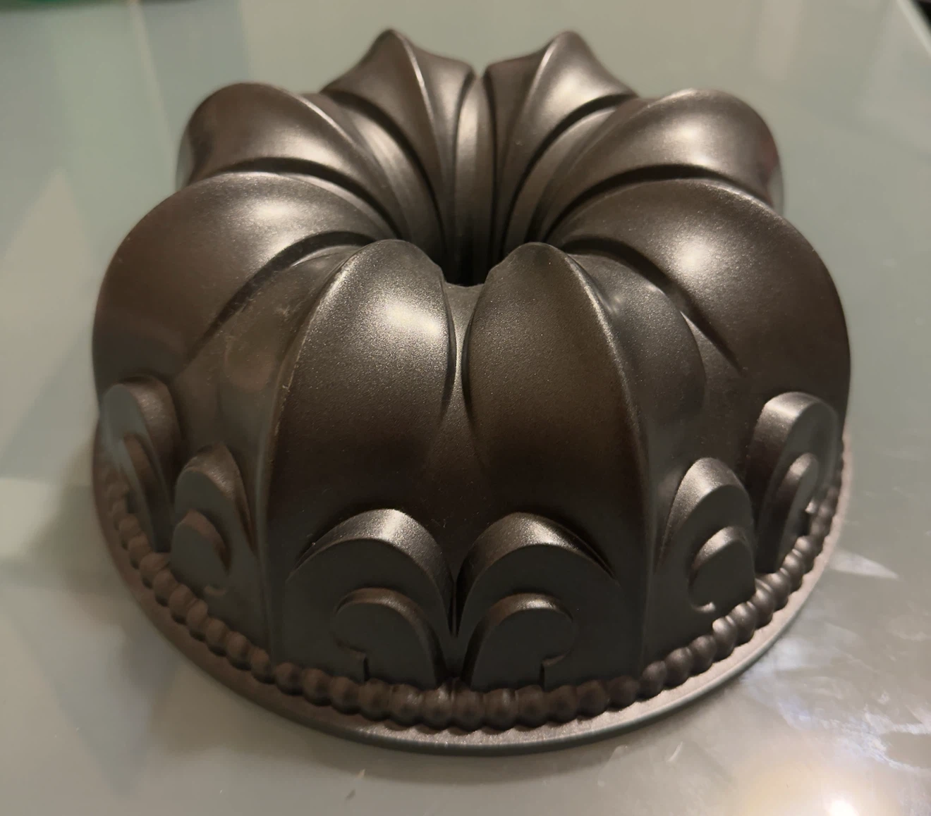 Nordic Ware Fleur de Lis Bundt Pan - photo 2