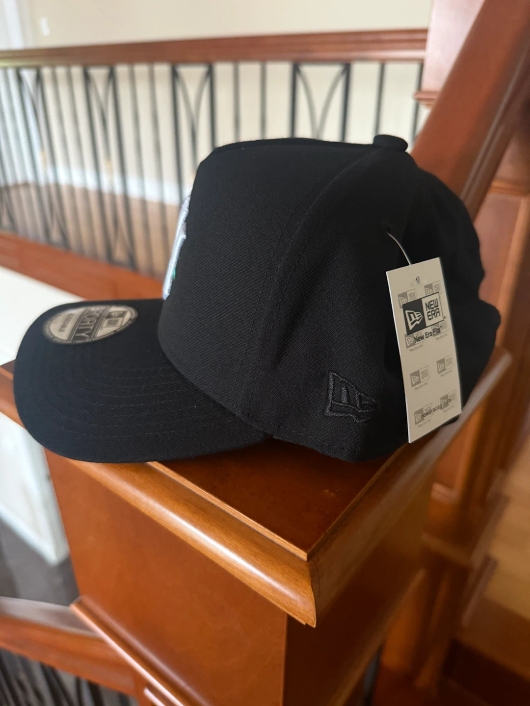 New York Yankees Black with white Rose logo Adjustable Cap (New) - photo 3