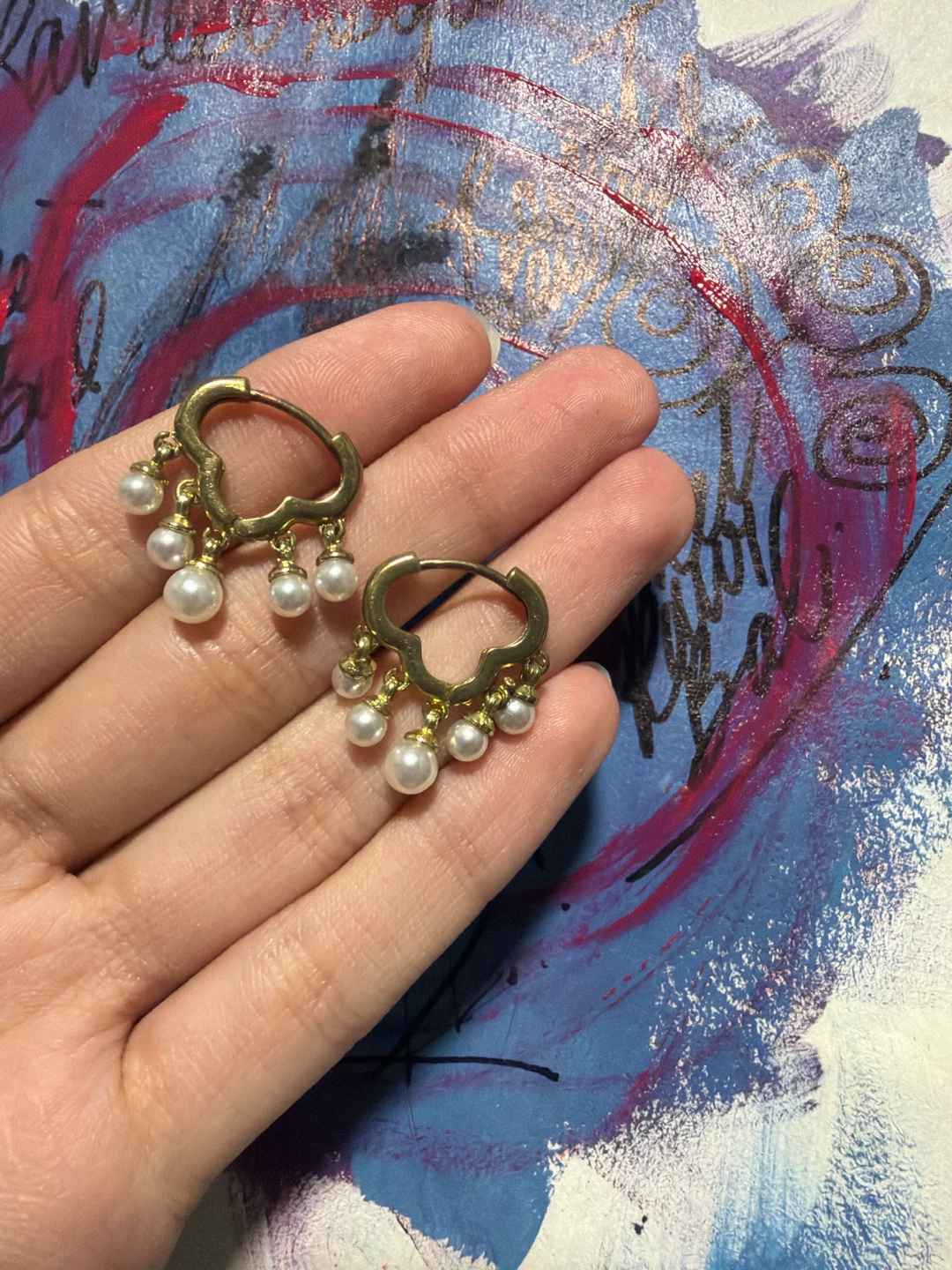 Gold pearl mini earrings 🔥