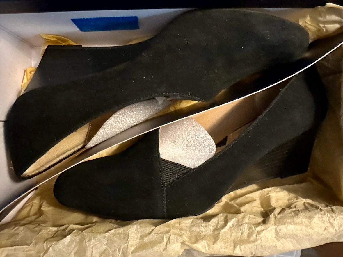 NEW IN BOX Adrienne Vittadini (Marcio) Black Wedge Heels - photo 2