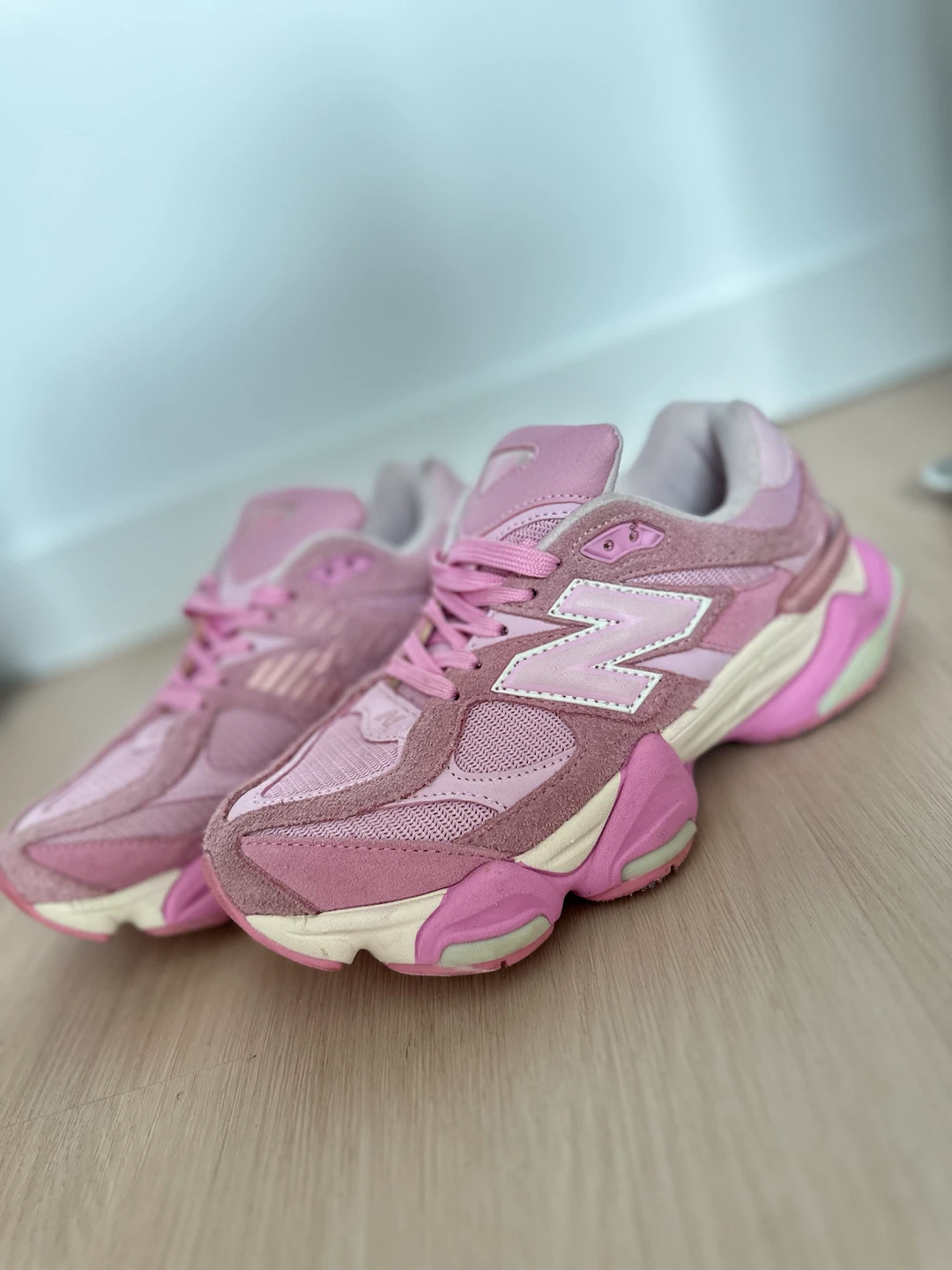 New Balance 9060 Pink Sneakers US 8