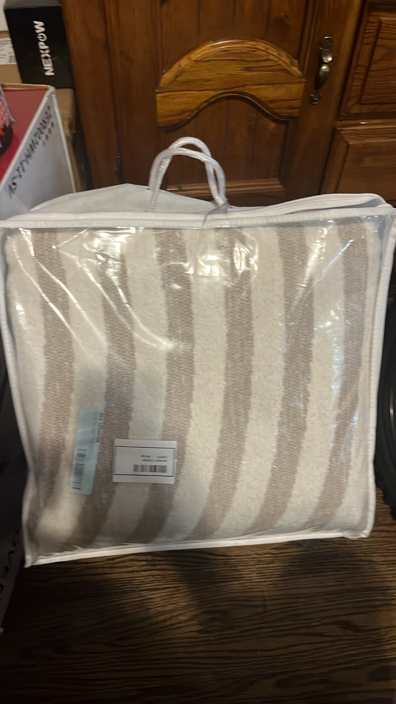 Striped Throw Blanket - photo 3